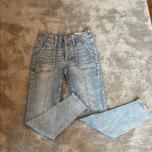NWT - American Eagle super- hi-rise jegging